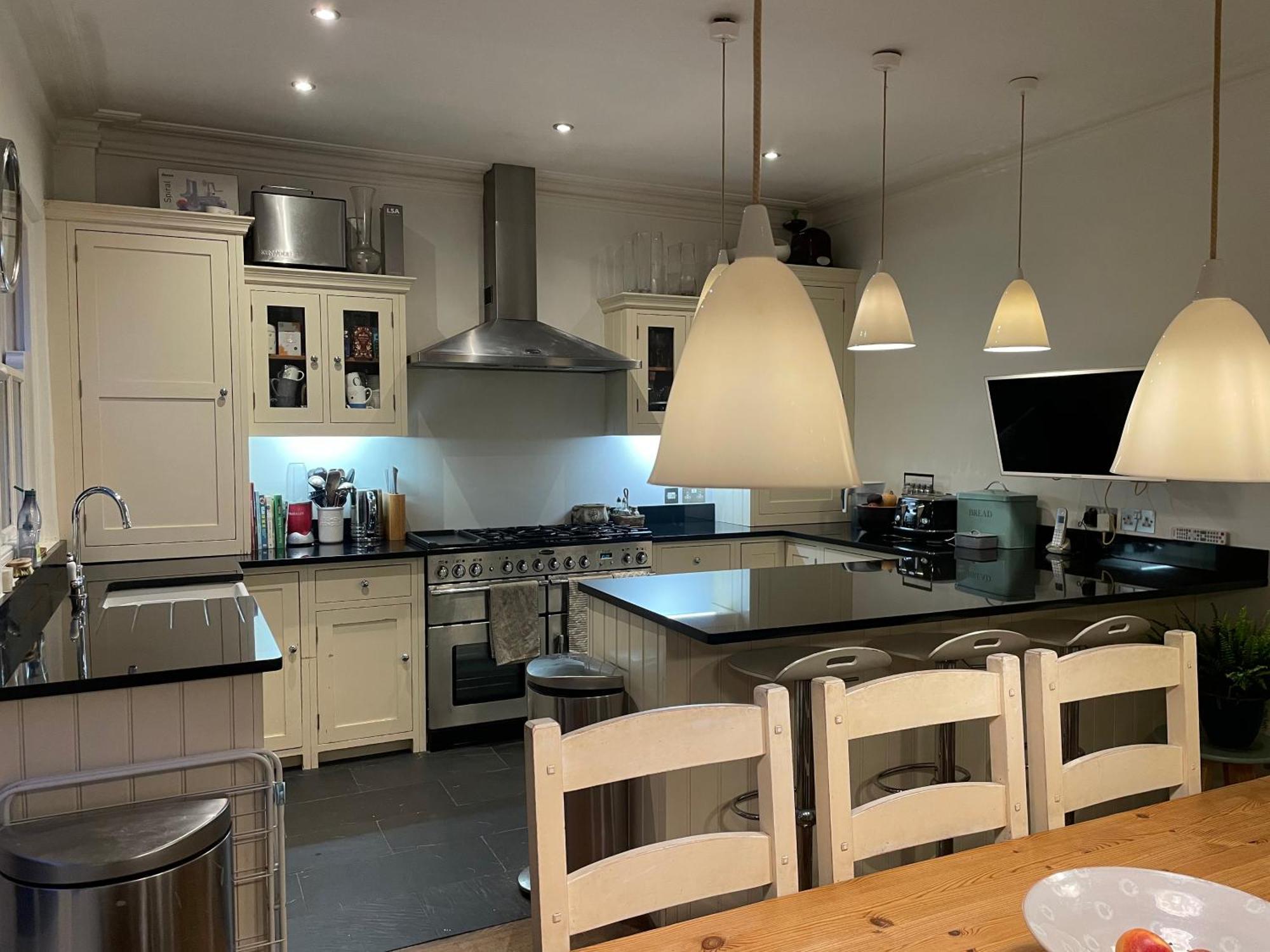 3 Bed Home Sleeps 6 Free Parking برايتون المظهر الخارجي الصورة